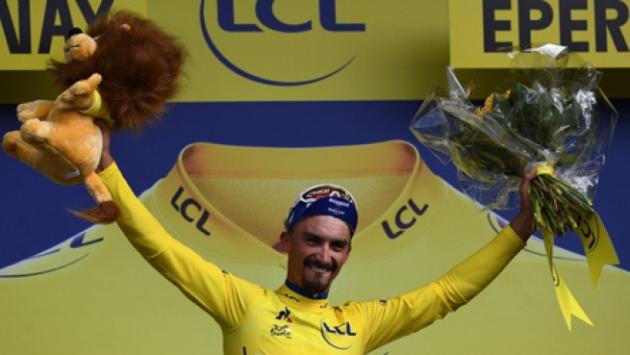Tour, impresa Alaphilippe: tappa e maglia