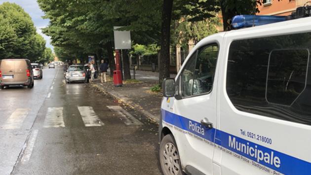 Investita da un'auto sulle strisce: è grave