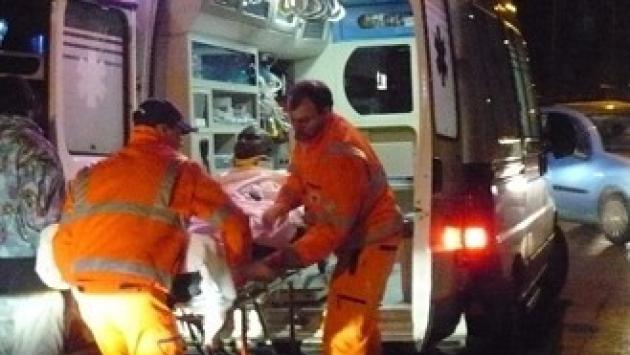 Auto contro un albero nella notte nel Nevianese: grave il conducente