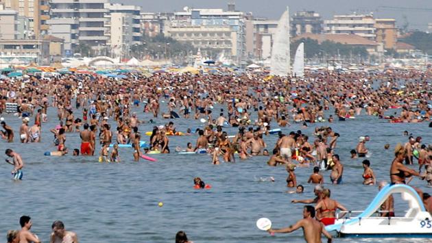  Rissa per la spartizione dello spaccio: tre 18enni feriti a coltellate