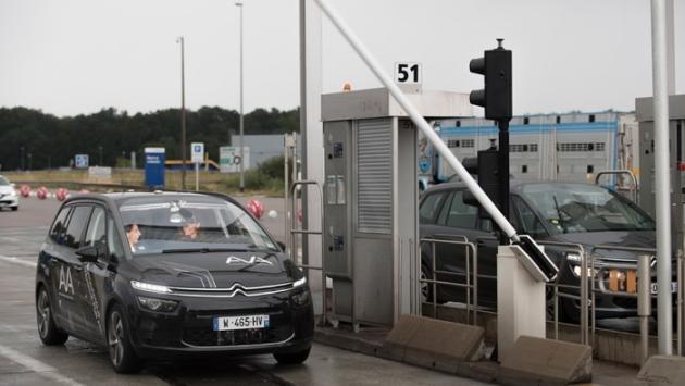 Una Citroen la prima auto a guida autonoma a superare un casello 