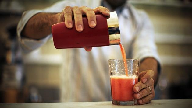Cocktail alcolici a tre 15enni: denunciati titolare, amministratore e cameriere di un bar in piazza