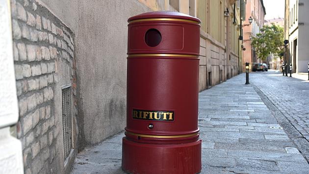 Cambiano i cestini in centro storico
