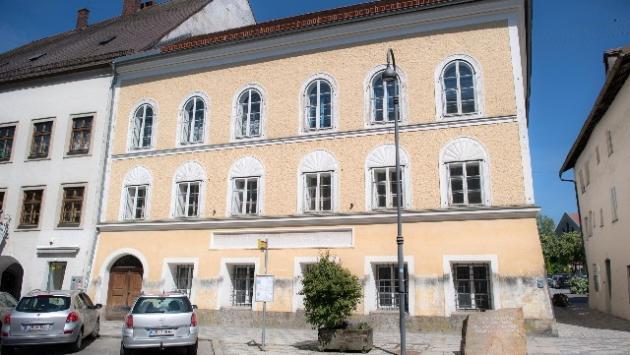Austria, la casa natale di Hitler sarà usata per la formazione della polizia