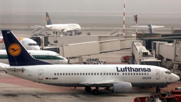 Lufthansa:oltre 1000 voli cancellati per sciopero personale