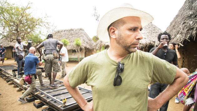 'Migranti maltrattati sul set dell'ultimo film di Zalone'.  Il produttore: 'E' falso'