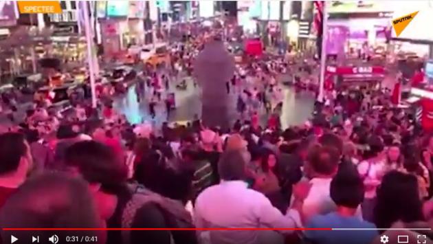 Panico a Time Square per forte botto, ma era la marmitta di una moto  - Video 