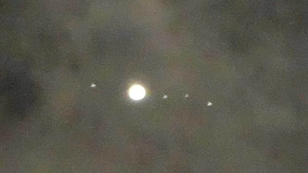 Giove e i suoi satelliti brillano nel cielo - Una foto spettacolare