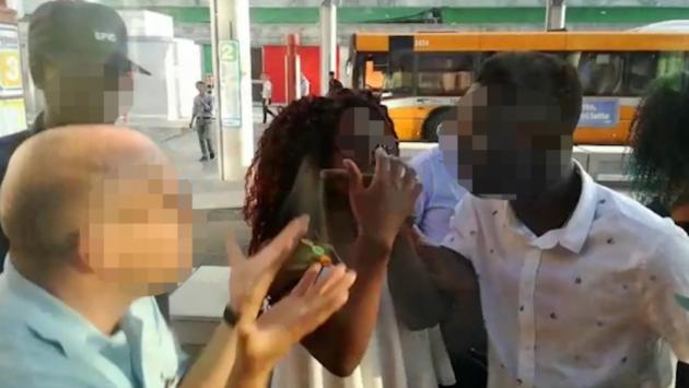 Pestaggio sul bus, le testimonianze e le reazioni