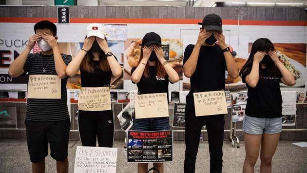 A Hong Kong  gente come noi  in piazza  per la libertà