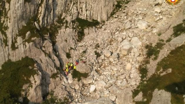 Valle Camonica, alpinista precipita per cento metri e muore 