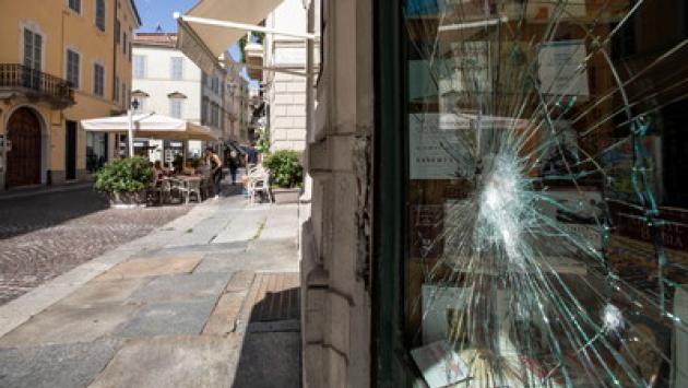 Assalto bis all'El Zig Cafè: sfondata anche la vetrina di Fiaccadori