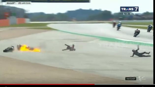  Motogp, incidente Quartararo-Dovizioso, la Ducati va a fuoco -  Video 