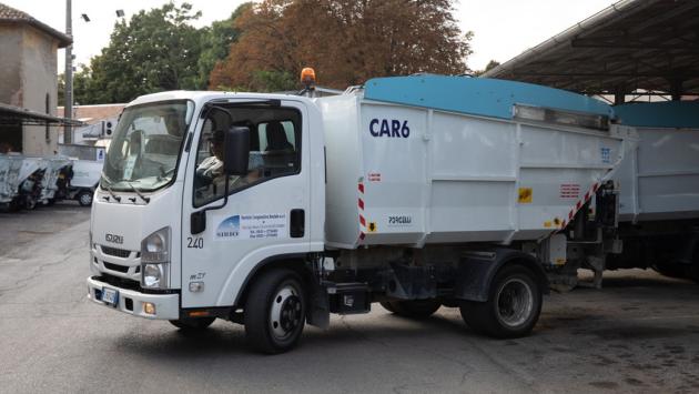 Ruba il camion dei rifiuti e fugge a Saint Tropez