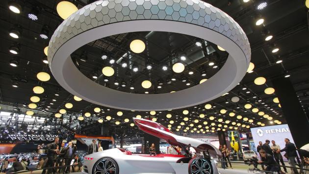 La «scossa» di Parigi Il futuro sarà elettrico