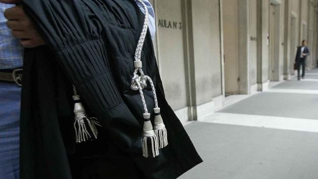 'Mi aiuti,mia moglie sta male', poi la violenta per ore