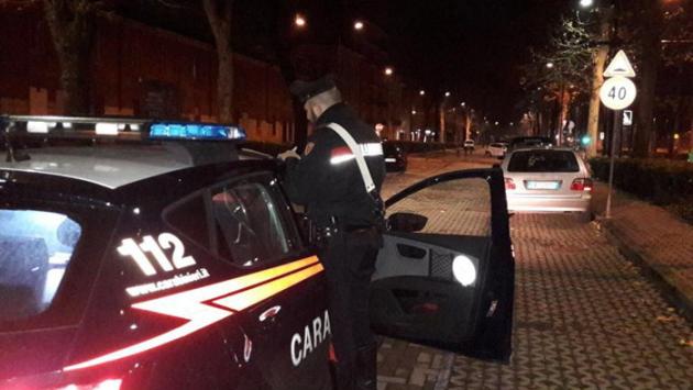 Arrestato mentre spaccia in viale dei Mille. Con 17 dosi pronte nelle siepi