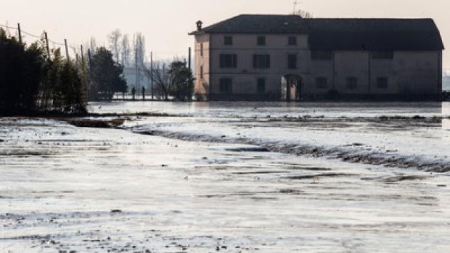 La vita a Lentigione sette giorni dopo la piena 