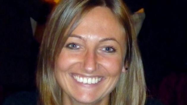 Elisa accoltellata alle spalle