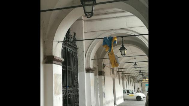 Degrado sotto i portici dell'ospedale vecchio 