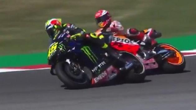 Valentino Rossi-Marquez, polemiche dopo lo scontro sfiorato
