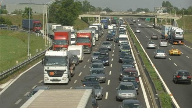 Incidente in A1, direzione Sud: 6 chilometri di coda tra Fiorenzuola e il bivio con l'A15 