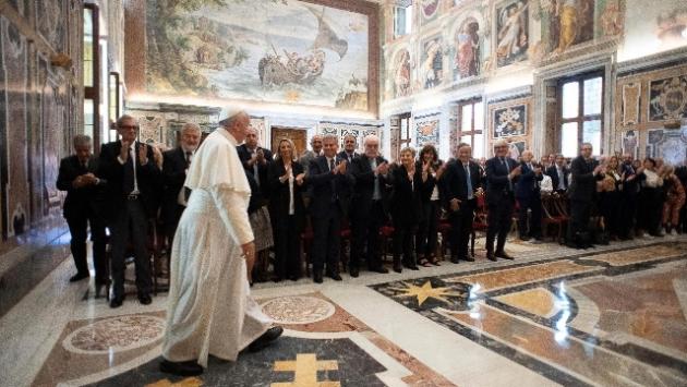 Papa: 'No all'eutanasia, diritto inesistente'