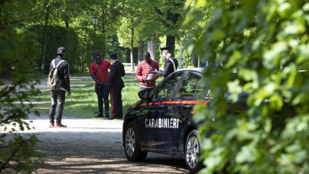 Controlli dei carabinieri al parco Ducale, in San Leonardo e in Oltretorrente