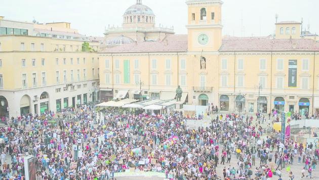 La  «crociata» di Greta: da una piazza a mille piazze