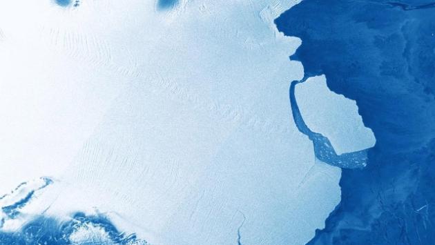 Iceberg gigante si stacca dall'Antartide