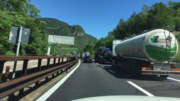 Incidenti stradali: Brennero off limits per un camion in fiamme