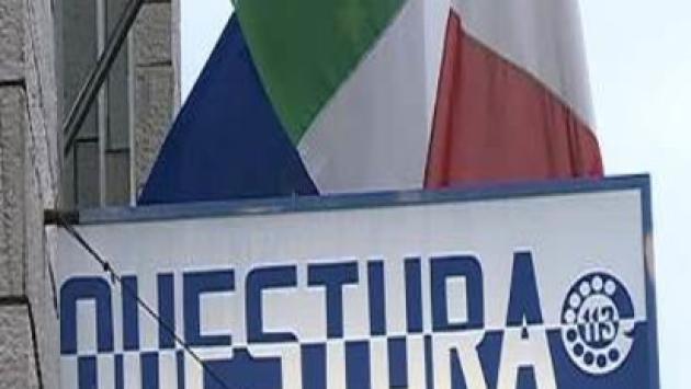 Sparatoria davanti  alla questura di Trieste, uccisi due agenti. Presi gli autori
