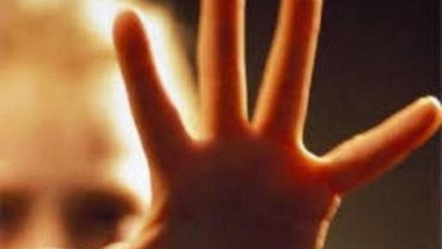 Abusi su 14enni adescati in oratorio, tre arresti 