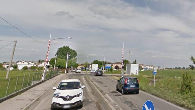 Sorbolo Levante, abbattuto il passaggio a livello: code e disagi anche a Parma