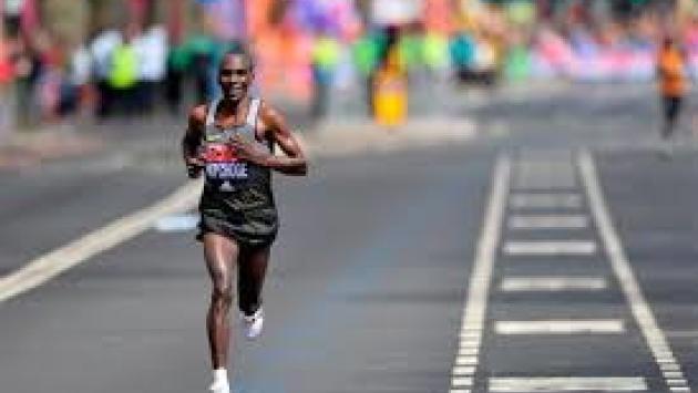Impresa Kipchoge, corre la maratona a Vienna sotto le due ore
