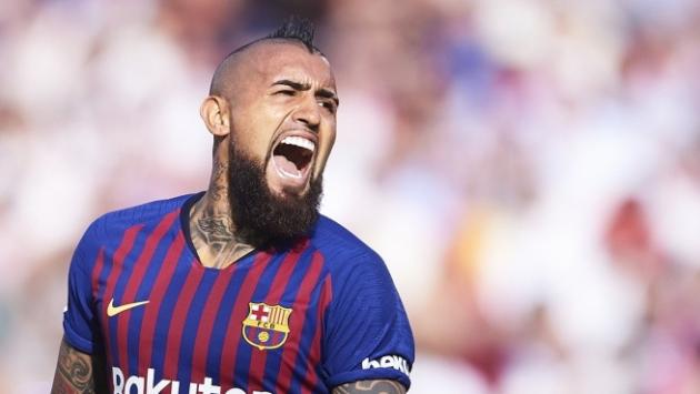 I tifosi del Barcellona scaricano Vidal