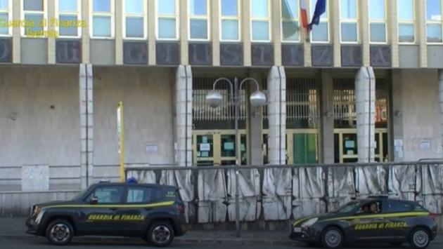 Maxifrode nel settore delle auto di lusso, 23 arresti in tutta italia