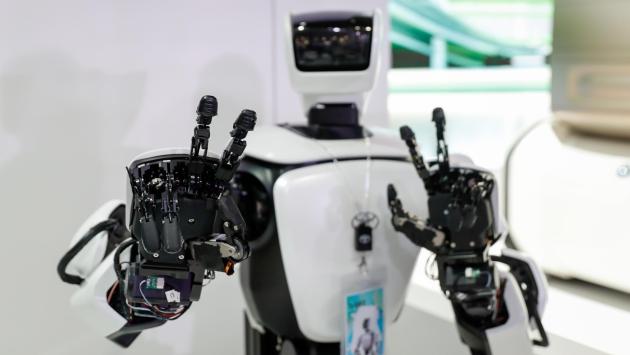 Azienda cerca un volto per i propri robot, offre 130mila euro