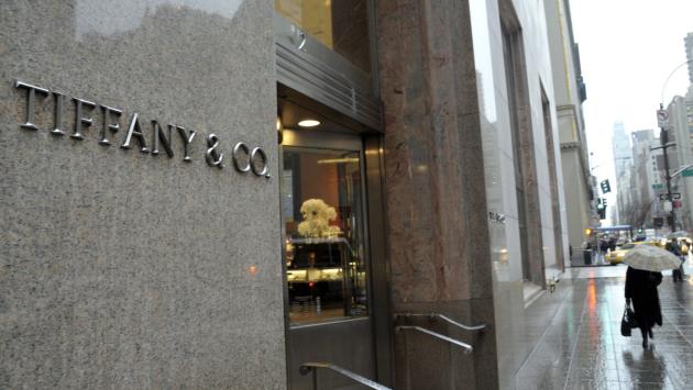 Lvhm, colazione con Tiffany: il gigante del lusso valuta l'acquisizione