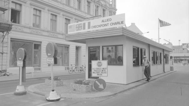 Checkpoint Charlie     «Io, scambiato per spia con i nastri per la tv»