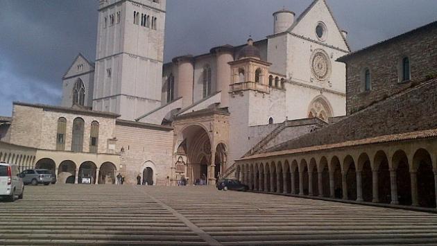 I frati di Assisi 'scorta fraterna' della Segre