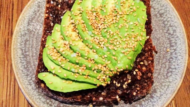 L'avocado toast batte il poke. E' il preferito dai millennials
