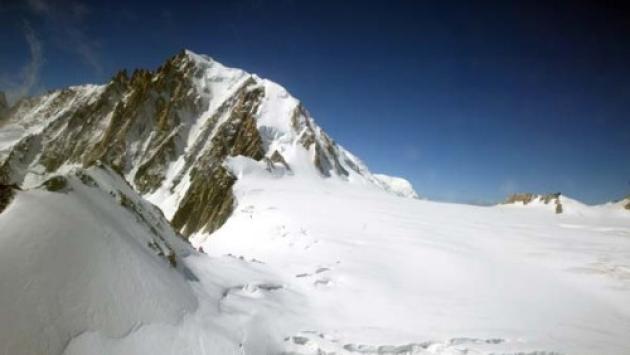 Incidenti in montagna: tre italiani trentenni dispersi sul Monte Bianco 