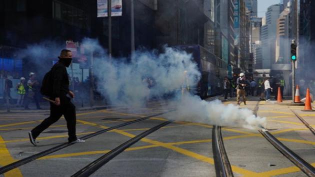  Hong Kong: la polizia spara e ferisce due manifestanti. Gravissimo un 21enne