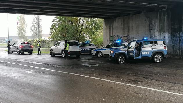  Polizia impegnata nei controlli con il sistema X-Law che predice i reati