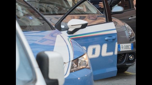 Coppia accoltellata in strada a Firenze