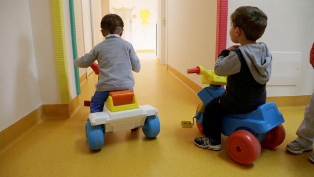 Piacenza, arrestate tre insegnanti (una è una suora) per maltrattamenti sui bimbi