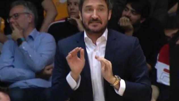 Sassari sconfitta, Pozzecco è una furia