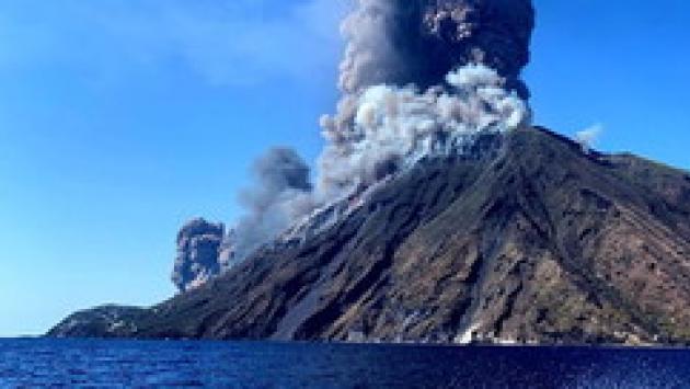 Stromboli, attività esplosiva molto alta del cratere