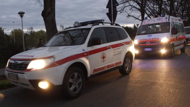 Cabriolo, auto fuori strada: un ferito di media gravità